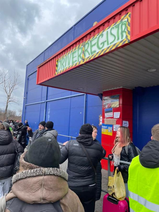 Poseł Szramka pomaga uchodźcom 