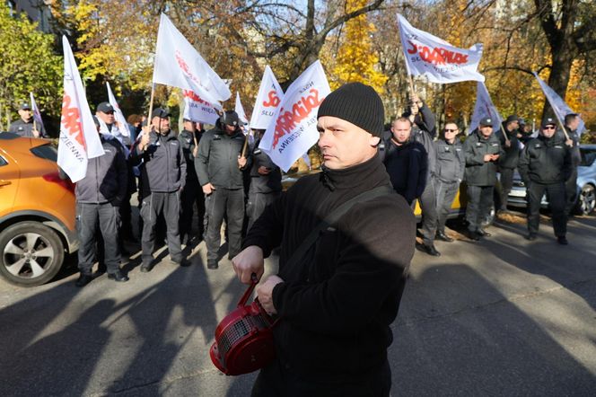 Pikieta służb mundurowych w Warszawie