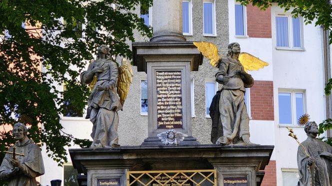 O tym mieście mówią "mała Praga". Twierdza, podziemia i najstarszy kamienny most 