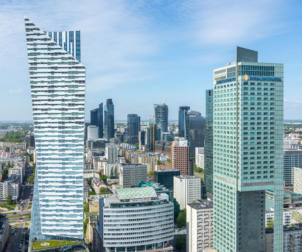 Skyline Warszawy z drona, maj 2025