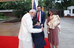 Rozmowy pokojowe w Delhi. Wiceprezydent USA Vance: Rosja i Ukraina będą musiały dokonać wymiany terytoriów.