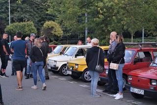 Bydgoskie Klasyki Nocą. Wyjątkowe auta zaparkowały pod Trobydem [ZDJĘCIA]