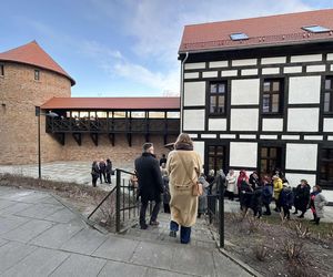 Odrestaurowana baszta i budynek przymurny w Słupsku