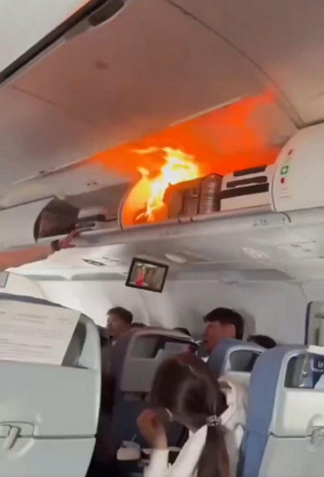 Pożar w samolocie pełnym ludzi! Płomienie buchały tuż nad głowami