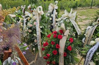 Morze kwiatów zalało grób Jerzego Krzanowskiego. Poruszające słowa: Kitku, Ty wiesz