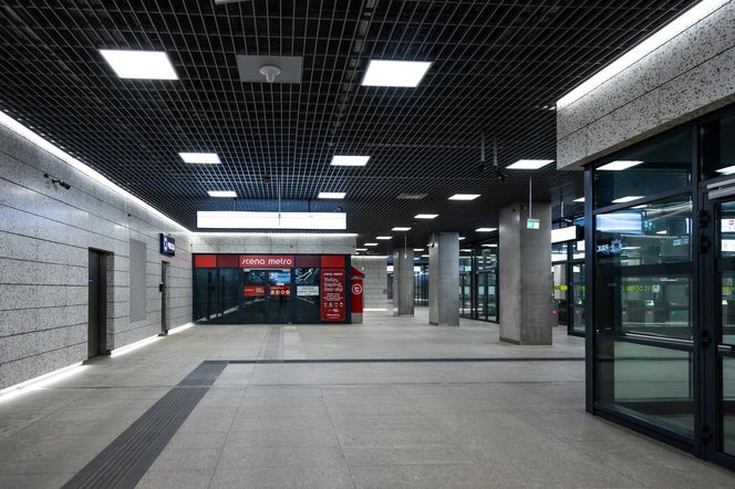 Scena Metro na stacji M2 Bródno w Warszawie