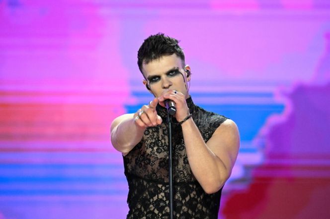 Cyms rozbijał publiczność w Sopocie, a potem wszedł ON. Demoniczne show Cugowskiego w okularach ojca!