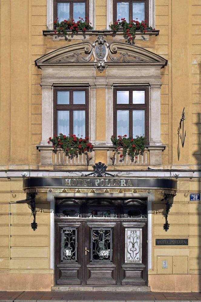 To jeden z najpiękniejszych budynków w Krakowie. Mieszkali w nim Henryk Sienkiewicz i Józef Piłsudski