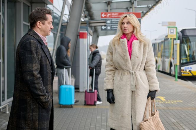 Na Wspólnej, odc. 4002. Monika (Sylwia Gliwa), Bogdan (Wojciech Brzeziński)