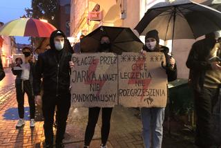 Kolejne protesty w Szczecinku. Sprawdź jak wyglądał piątkowy Strajk Kobiet [FOTO,WIDEO]