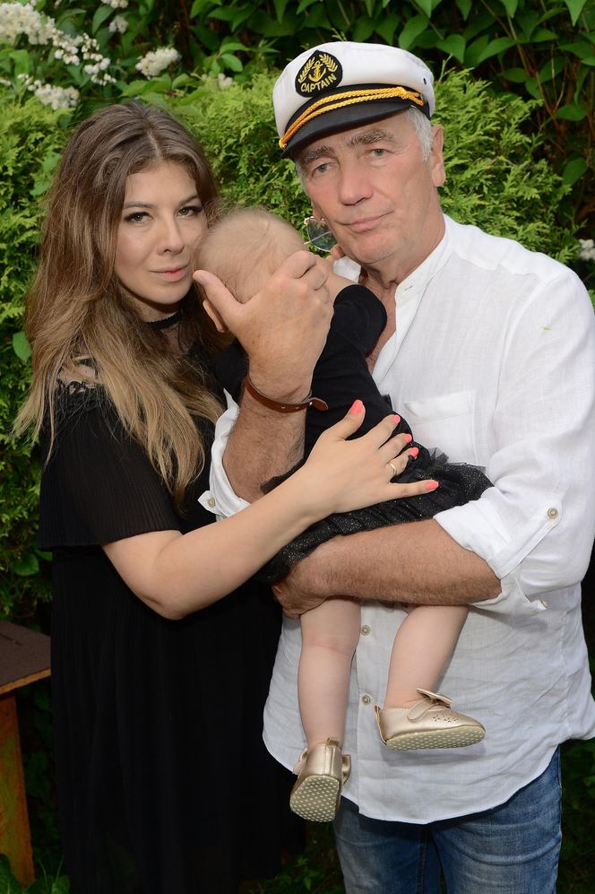 Karol Strasburger boi się o córke