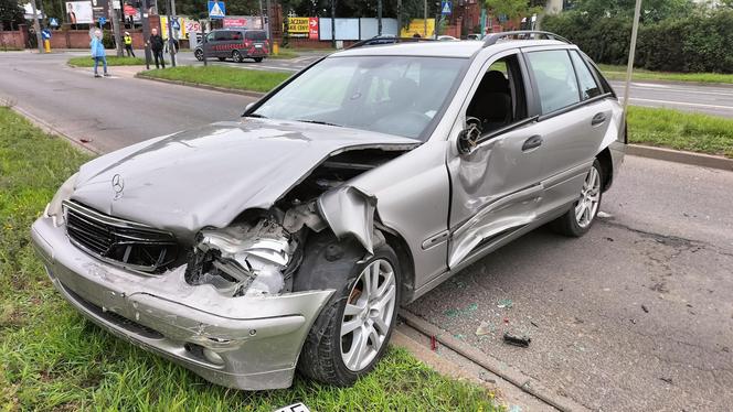 Potężny karambol w Bydgoszczy. 11 pojazdów, sześciu poszkodowanych. Zdjęcia z miejsca wypadku