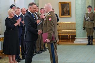 Gen. Klisz przyjmuje nominacje od prezydenta Dudy
