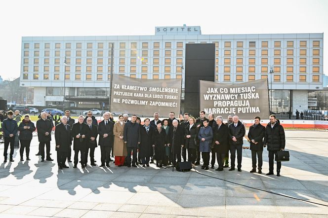 Miesięcznica Smoleńska w cieniu oskarżeń. Kaczyński zapowiada rozliczenia