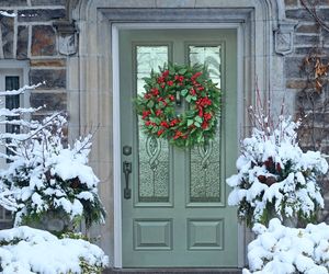Dekoracje drzwi wejściowych na Boże Narodzenie