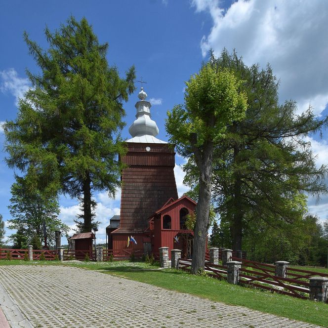 Ta małopolska wieś należała kiedyś do biskupa. Mieszkali w niej Łemkowie