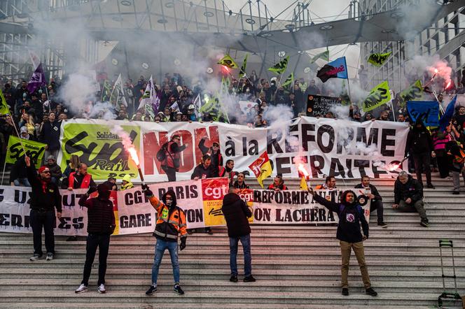 Demonstracja przeciwko reformie emerytalnej w Paryżu