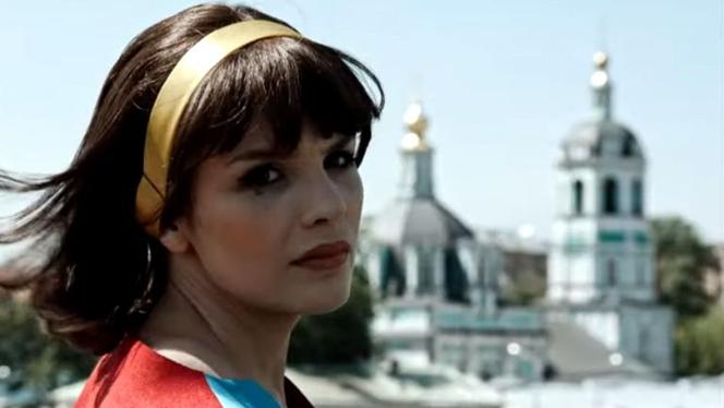 Czerwona królowa, odcinek 10 - streszczenie, opis: Regina w ciąży wyznaje mężowi, że zabiła ojca - ZWIASTUN