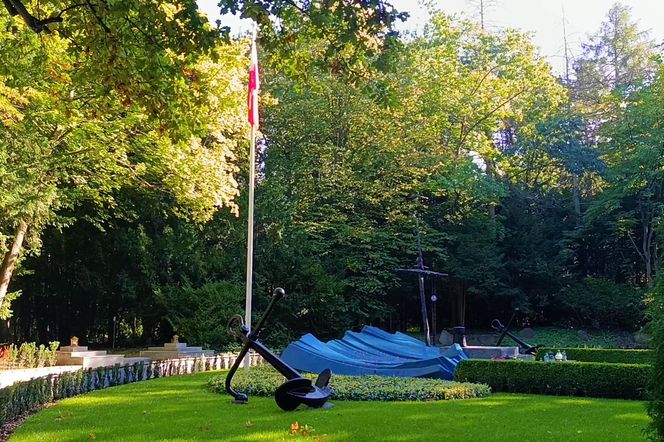 Pomnik "Tym, którzy nie powrócili z morza" po renowacji