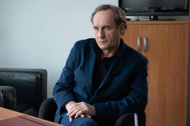 Na Wspólnej, odc. 2904. Ostrowski (Marek Kalita)