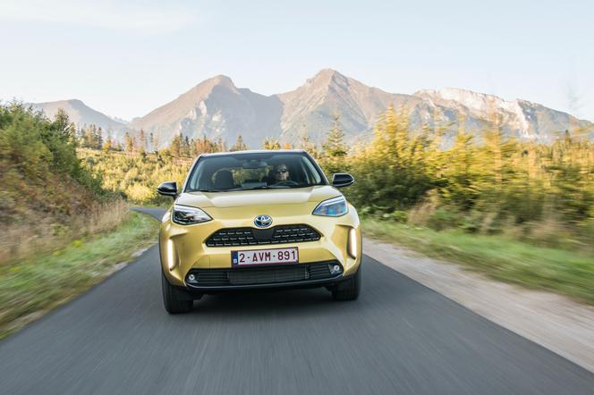 Toyota Yaris Cross na polskich drogach. Zobacz crossovera na tle Tatr