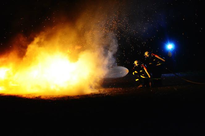 Wieczorny pożar w Toruniu! Z ogniem walczyło 19 zastępów straży!
