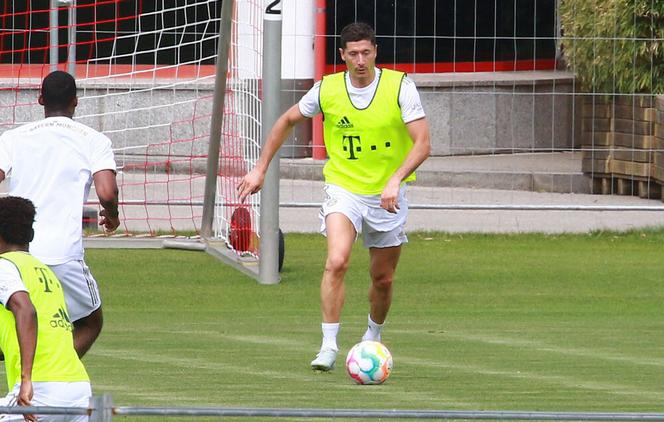 Smutny Robert Lewandowski na treningu Bayernu