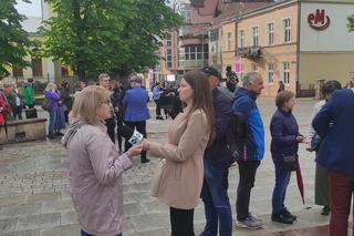 Protest kobiet Ani jednej więcej! w Kielcach (14 czerwca 2023)