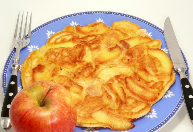 Przepyszny owsiany omlet z jabłkiem - idealny na śniadanie lub podwieczorek