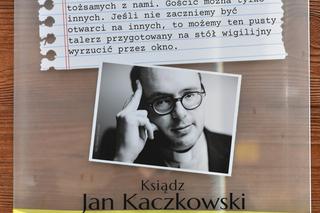 W Sopocie odsłonięto tablicę poświęconą ks. Janowi Kaczkowskiemu