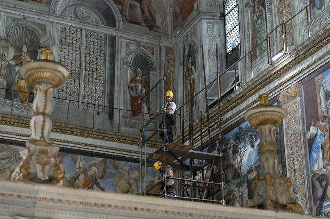 Przygotowania do konklawe 2025 w Kaplicy Sykstyńskiej