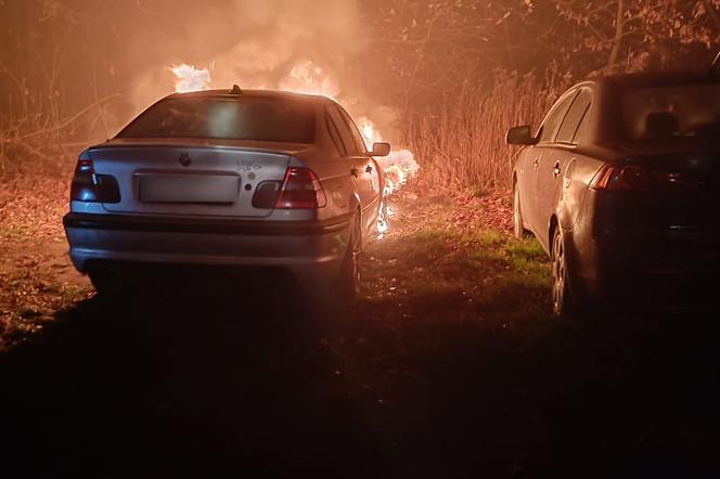 Seria podpaleń samochodów w Zabrzu-Rokitnicy. w nocy spłonęło 12 aut