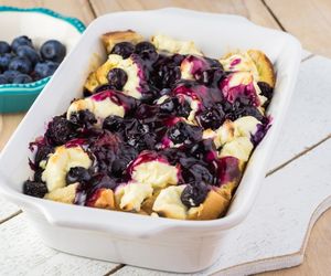 Zamiast tostów francuskich robię tę zapiekankę. Prosty sposób na efektowne śniadanie