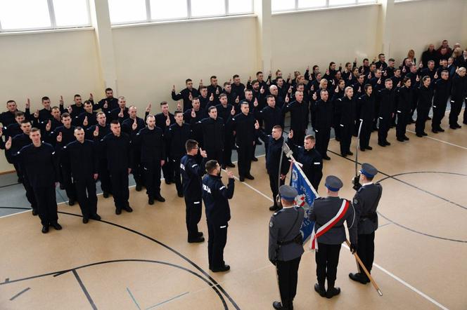 Nowi policjanci w woj. podlaskim. Wśród nich jest 17 kobiet