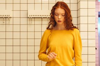 Te kolory będą rządzić jesienią i zimą 2025/26. Sprawdź, czy masz je w swojej szafie 