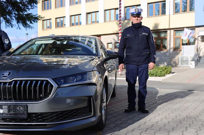 Nowe nieoznakowane radiowozy policji