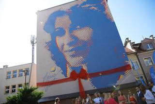 Opole: Mural Anny Jantar w centrum miasta