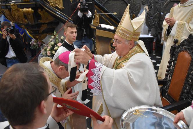 Arcybiskup Tadeusz Wojda otrzymał paliusz z rąk nuncjusza apostolskiego w Polsce