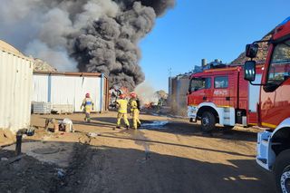 Firma z Przysieki Polskiej wydała oświadczenie po pożarze. Paliły się hałdy odpadów w jej zakładzie recyklingu