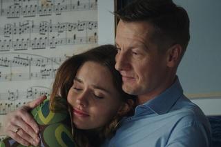 	M jak miłość odc. 1735 po wakacjach. Franka (Dominika Kachlik), Paweł (Rafał Mroczek)