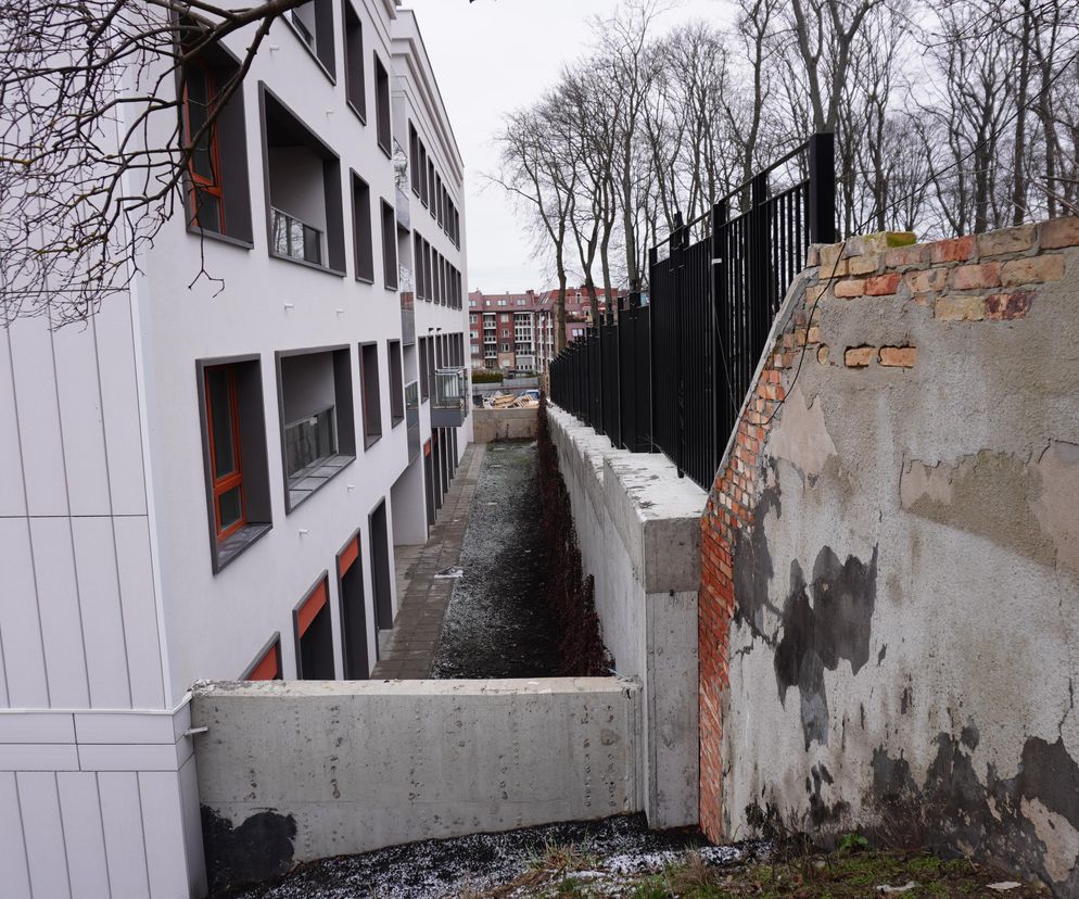 Blok z widokiem na mur. Na tej ulicy w Białymstoku pomieszkasz w ciemnościach