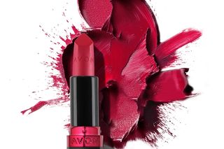 Kolory żywe jak nigdy! Bestsellerowe szminki teraz w jeszcze bardziej napigmentowanej odsłonie