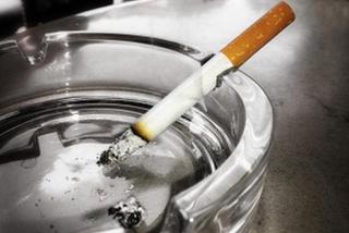 Coraz mniej mandatów za palenie w niedozwolnych miejscach