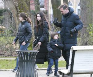 Marta Kaczyńska na spacerze z rodziną