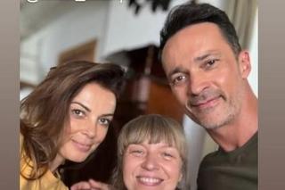 Barwy szczęścia nowy sezon na planie. Kasia (Katarzyna Glinka), Mariusz (Rafał Cieszyński), sąsiadka Szymańska (Agata Pruchniewska)