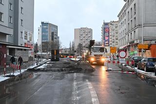 Paraliż na Mokotowie, zamknęli ważne skrzyżowanie. Kierowcy utknęli w korkach, autobusy na objazdach