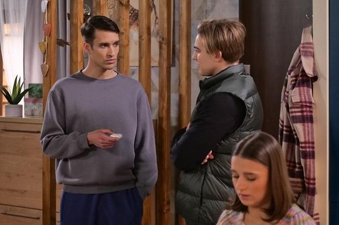 Pierwsza miłość, odcinek 3779: Anka (Anna Pentz), Biały (Igor Paszczyk), Filip (Dominik Smaruj)