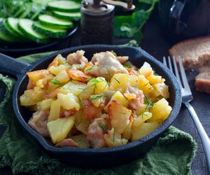 Letni obiad: przepis na młode ziemniaki i kurczaka z patelni