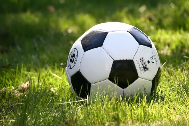 Trening piłki nożnej bez wychodzenia z domu. Bydgoszczanie szykują transmisję online