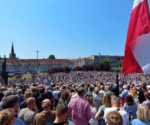 Manifestacja 4 czerwca na placu Solidarności w Szczecinie